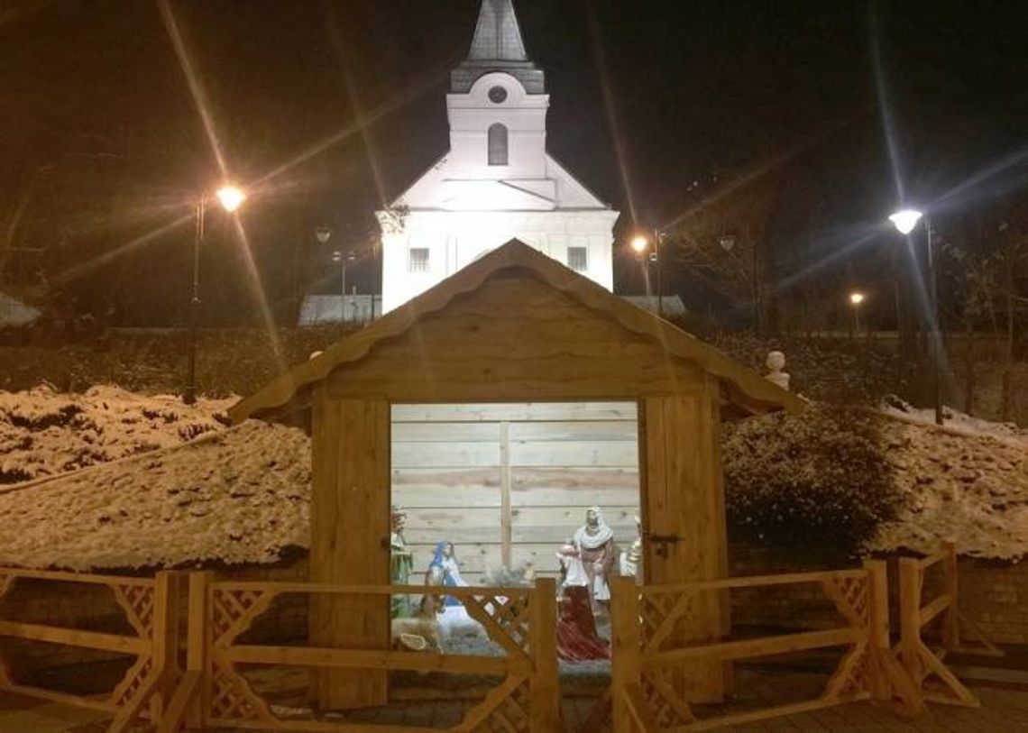 W ŻŁOBIE LEŻY...