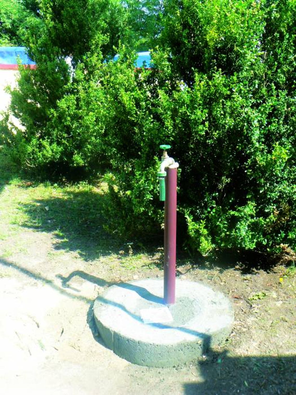 Wandale wyrwali rurę