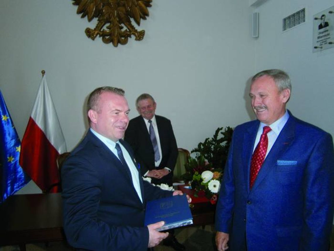Wysokie pensje i odprawy prezesów