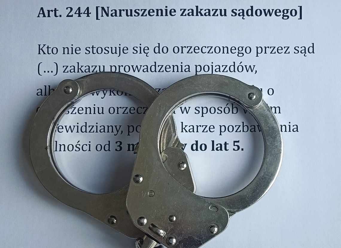 Za kierownicą auta mimo zakazów