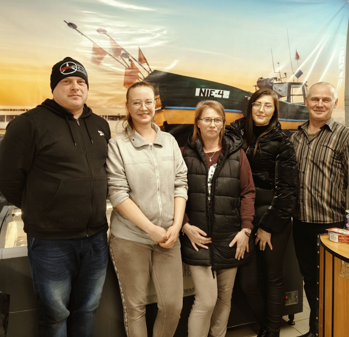 ZA LADĄ I PRZED LADĄ ZA LADĄ I PRZED LADĄ