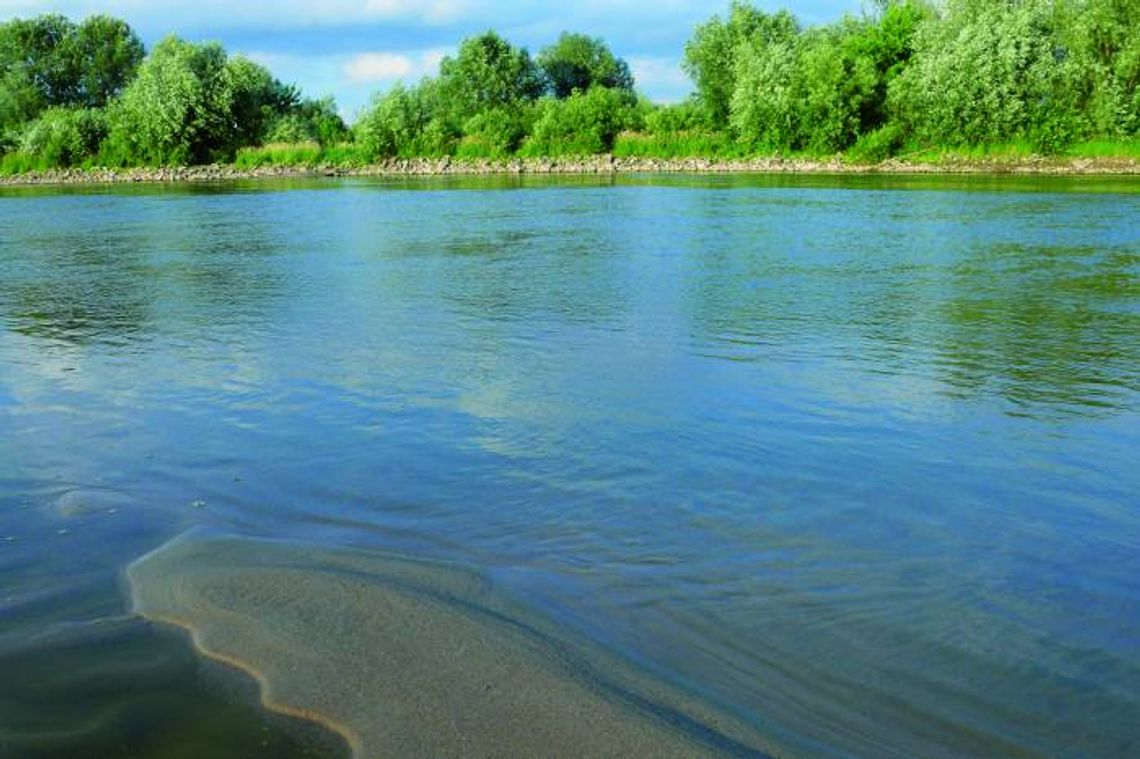 Zakaz przebywania nad wodą