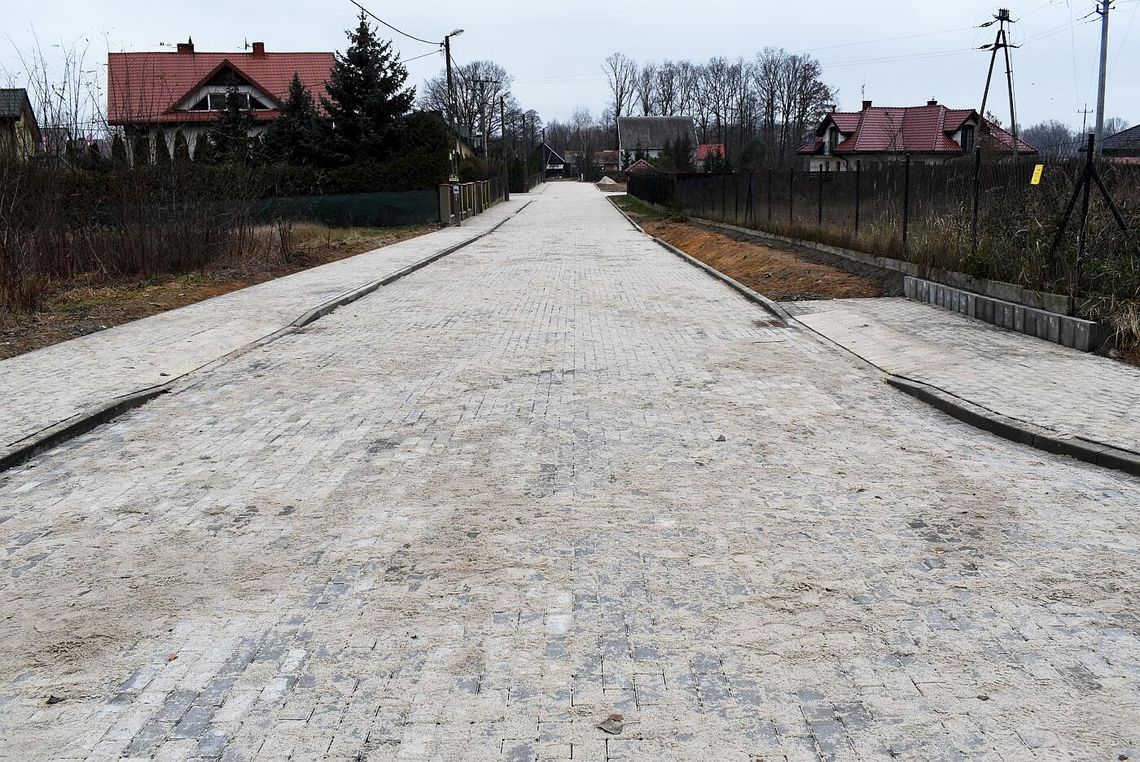 Zakończenie robót drogowych w ulicach Jaśminowa, Chabrowa, Tulipanowa, Makowa