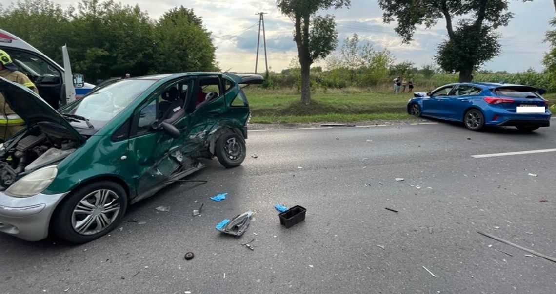 Zderzenie dwóch pojazdów na drodze krajowej 61