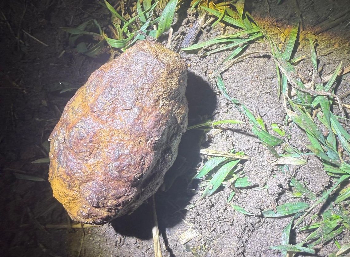 Znalazł granat na polu