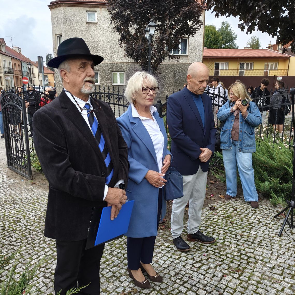 ZOSTALI WYPĘDZENI, A BYLI TU OD WIEKÓW ZOSTALI WYPĘDZENI, A BYLI TU OD WIEKÓW