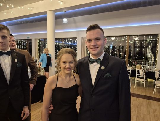 Studniówka uczniów Zespołu Szkół Centrum Kształcenia Rolniczego w Golądkowie. Galeria zdjęć