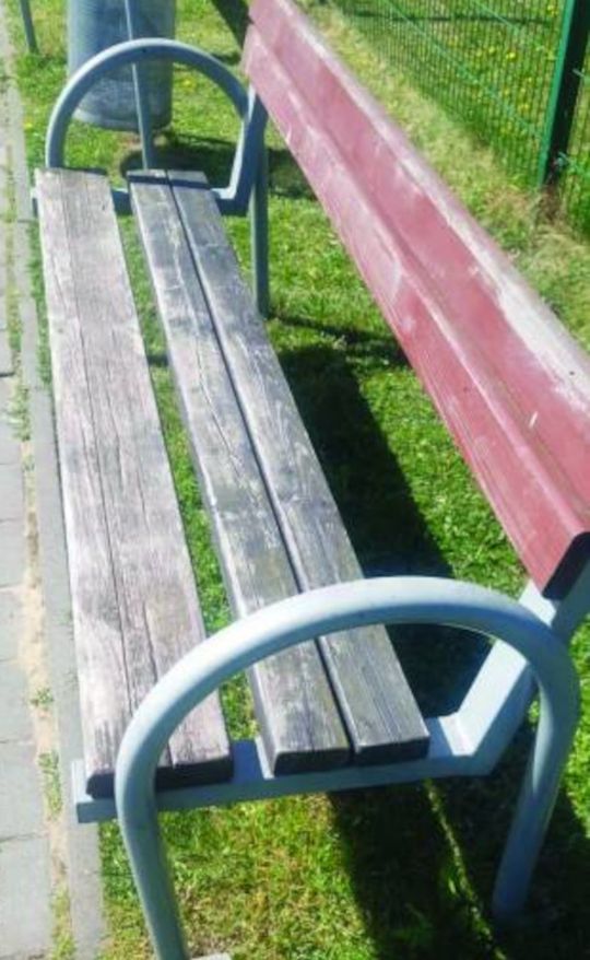 A to jedna z ponoć odnawianych ławek przy Widok... 